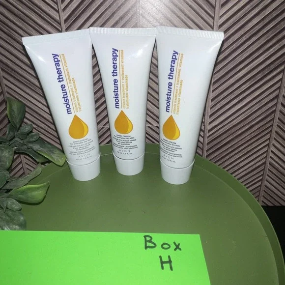 AVON Moisture Therapy vitamin treatment Mini Hand Cream bundle - Lot of 3 purse - Picture 3 of 3